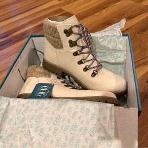 Cliffs by WHITE MOUNTAIN Off-White Lace-Up Boots